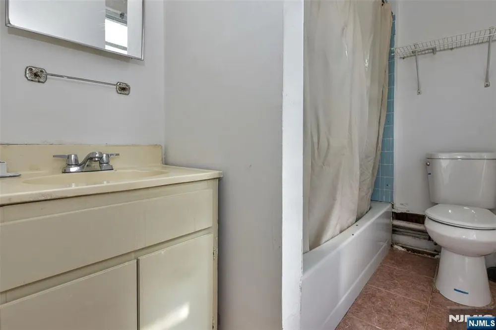 72 Newark Avenue 2 Paterson, NJ 07503