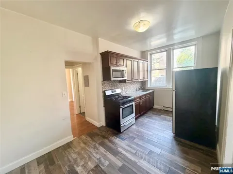 99 Pine Street 1A