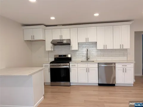 291 Garibaldi Avenue #21