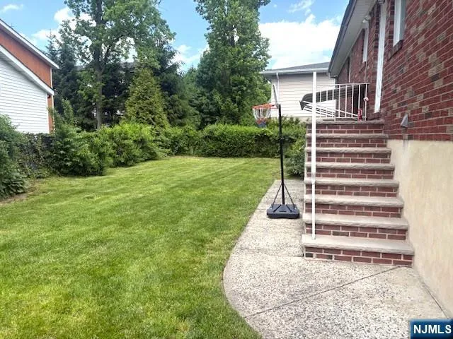 34 Marjorie Terrace Englewood Cliffs, NJ 07632