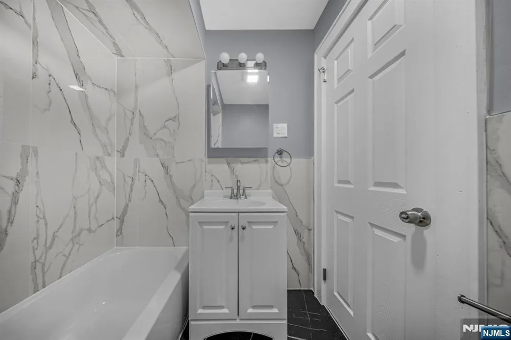 15 Tuttle Street 2 Wallington, NJ 07057
