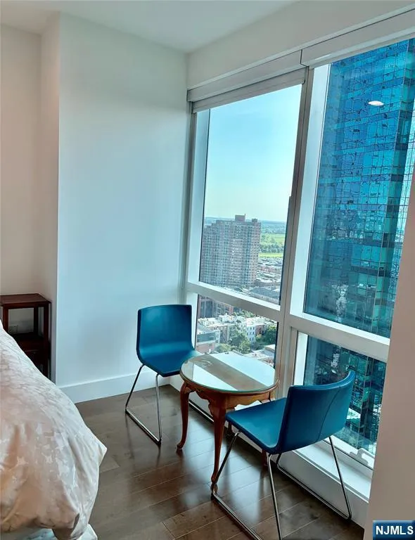 77 Hudson Jersey City, NJ 07302