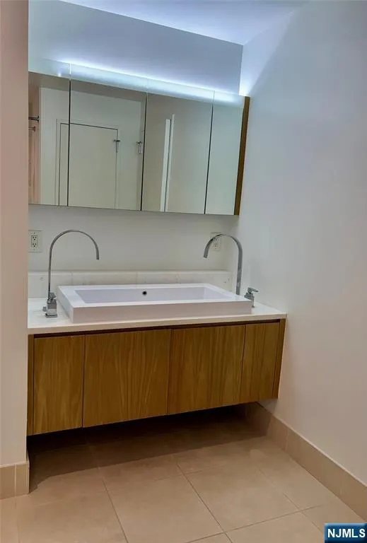 77 Hudson Jersey City, NJ 07302