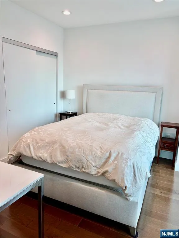77 Hudson Jersey City, NJ 07302