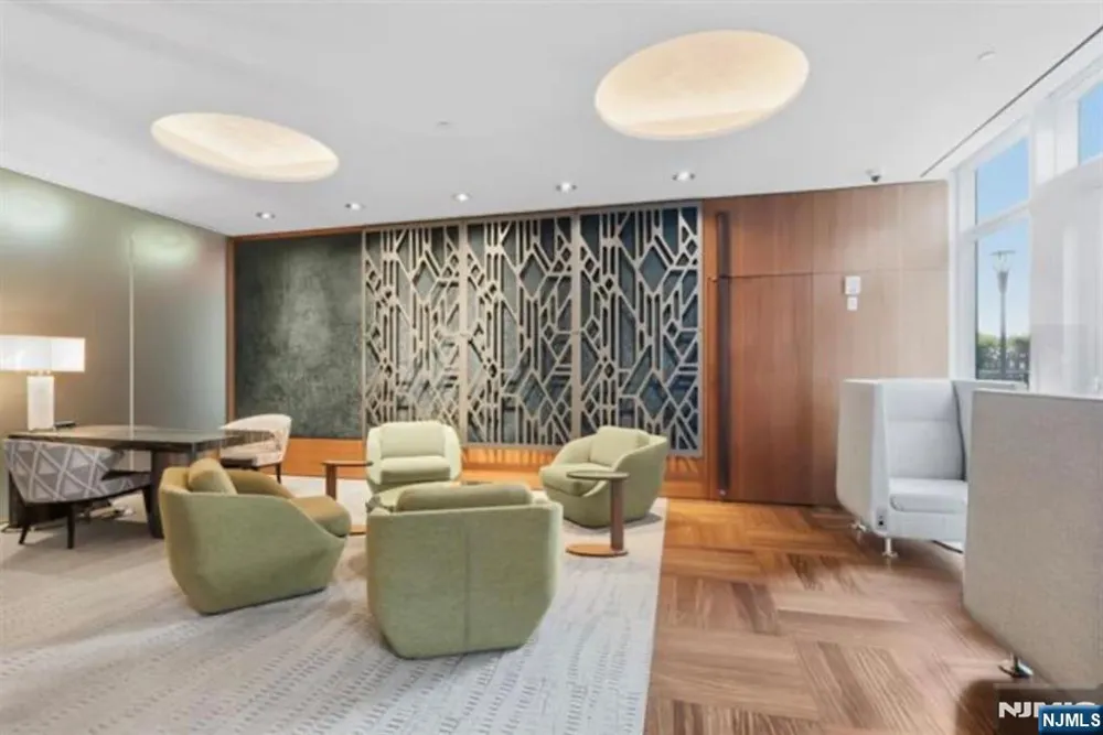 77 Hudson Jersey City, NJ 07302