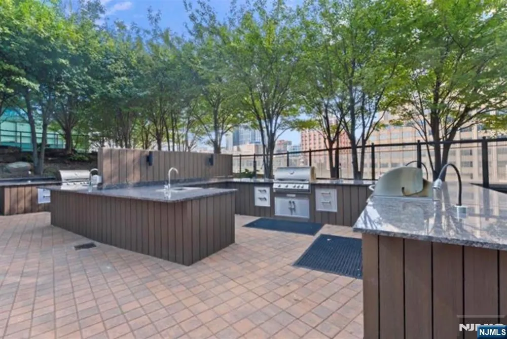 77 Hudson Jersey City, NJ 07302