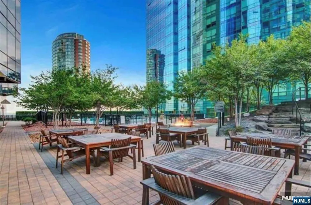 77 Hudson Jersey City, NJ 07302