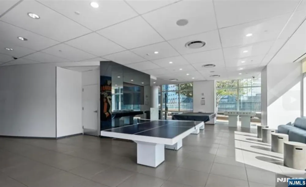 77 Hudson Jersey City, NJ 07302