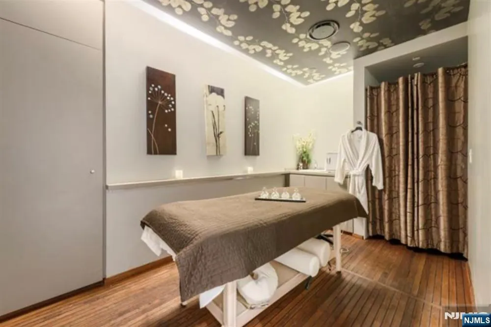 77 Hudson Jersey City, NJ 07302
