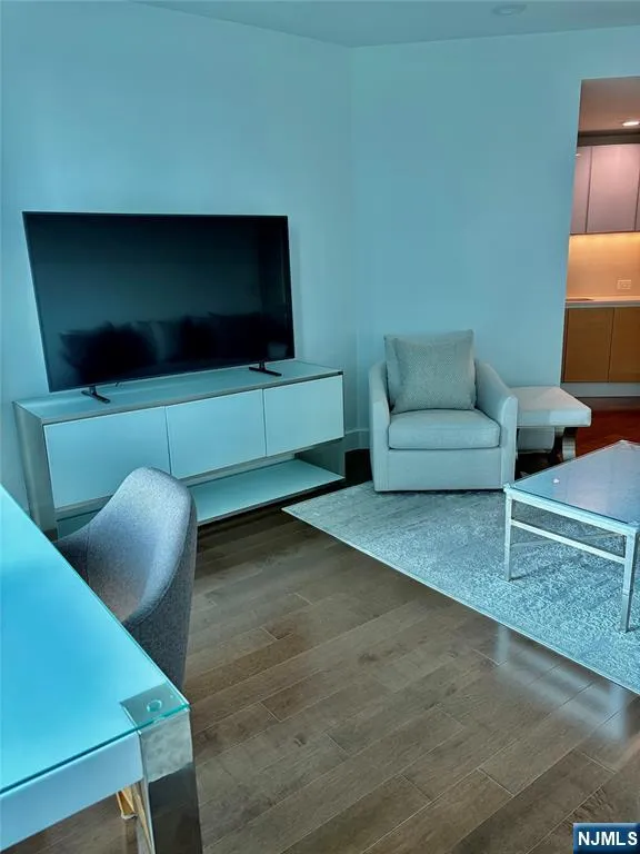 77 Hudson Jersey City, NJ 07302