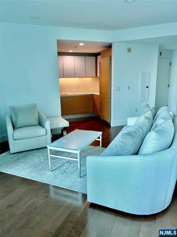77 Hudson Jersey City, NJ 07302