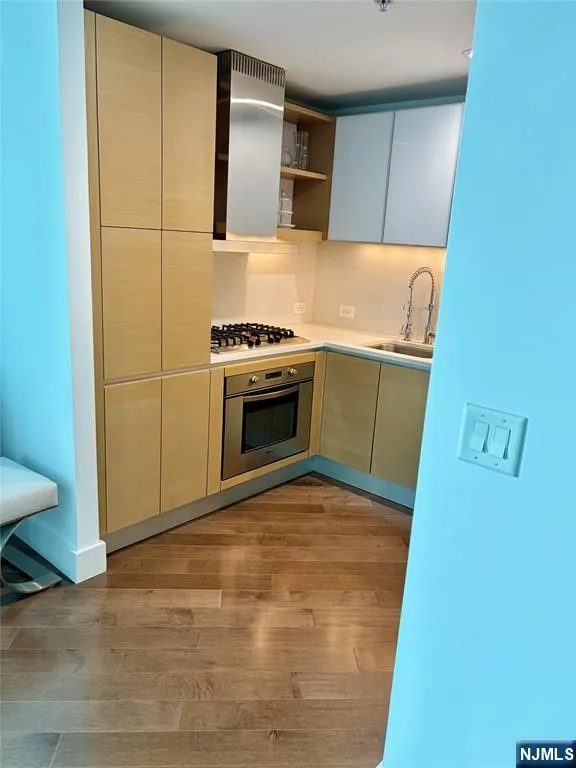 77 Hudson Jersey City, NJ 07302