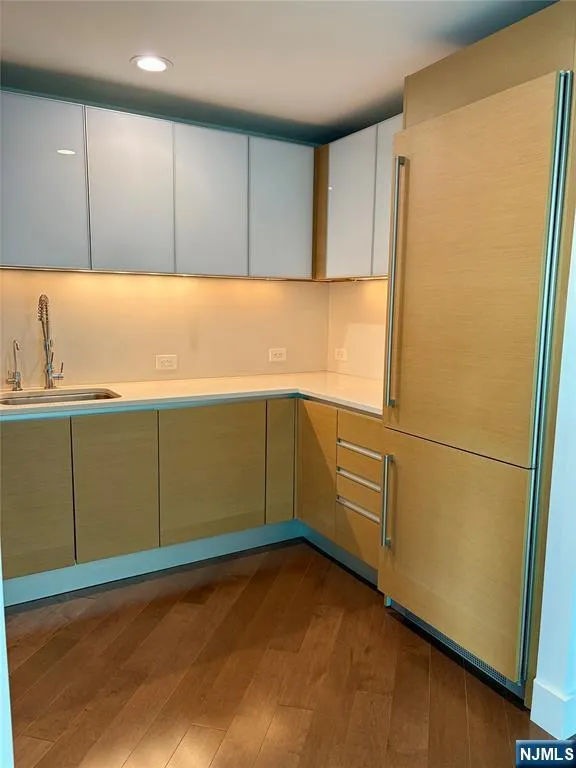 77 Hudson Jersey City, NJ 07302