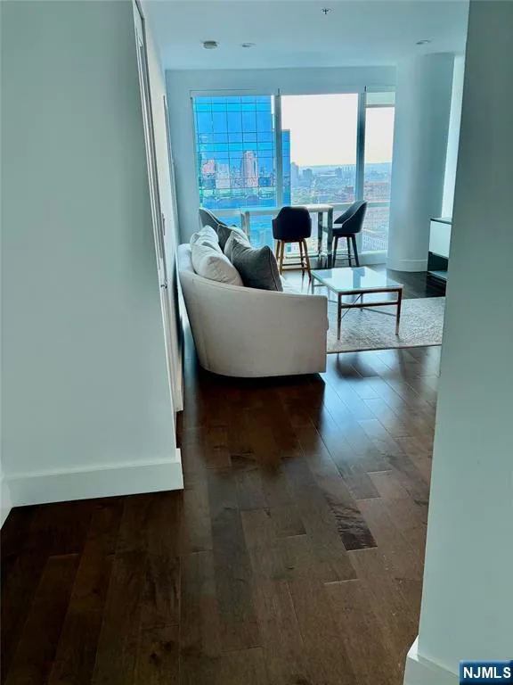 77 Hudson Jersey City, NJ 07302