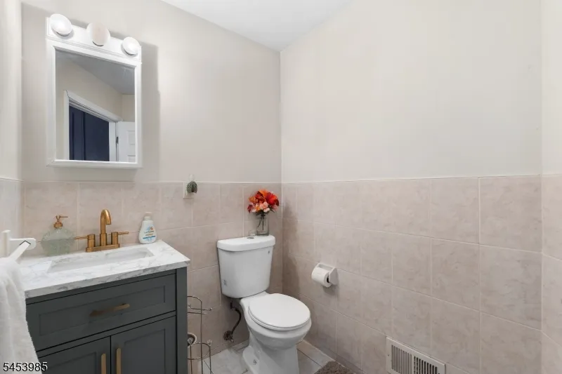640 Riverside Ave Lyndhurst, NJ 07071