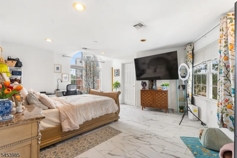 640 Riverside Ave Lyndhurst, NJ 07071