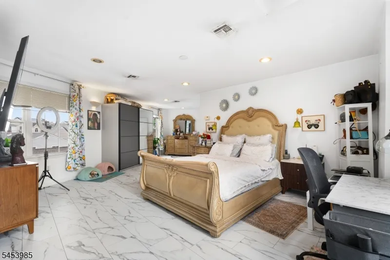 640 Riverside Ave Lyndhurst, NJ 07071