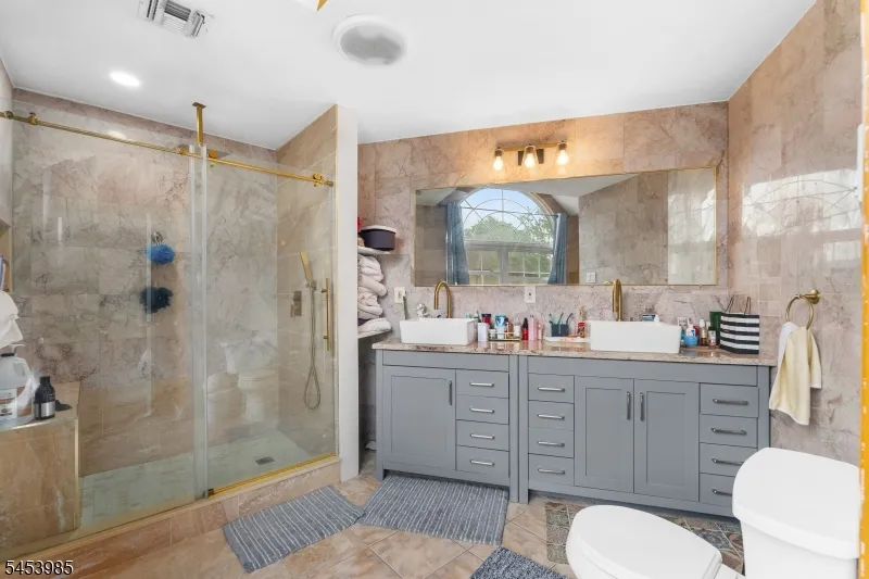 640 Riverside Ave Lyndhurst, NJ 07071