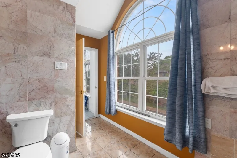 640 Riverside Ave Lyndhurst, NJ 07071