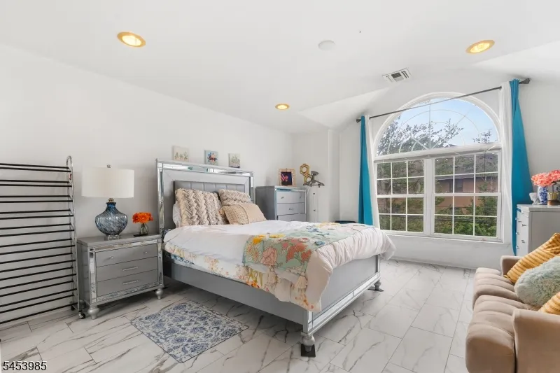 640 Riverside Ave Lyndhurst, NJ 07071