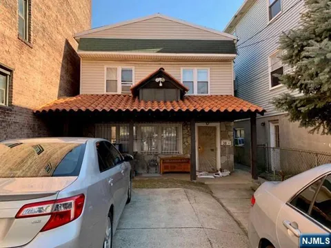 30 Emerson Avenue 2F