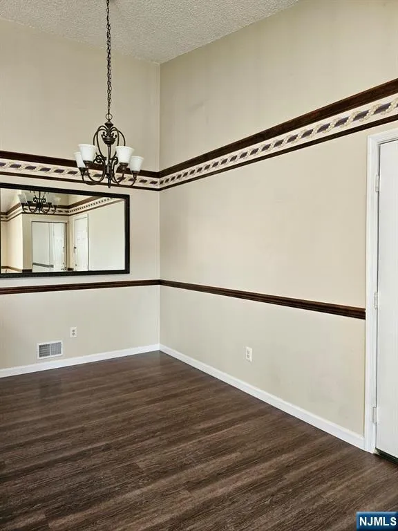 877 Juniper Way 877 Mahwah, NJ 07430