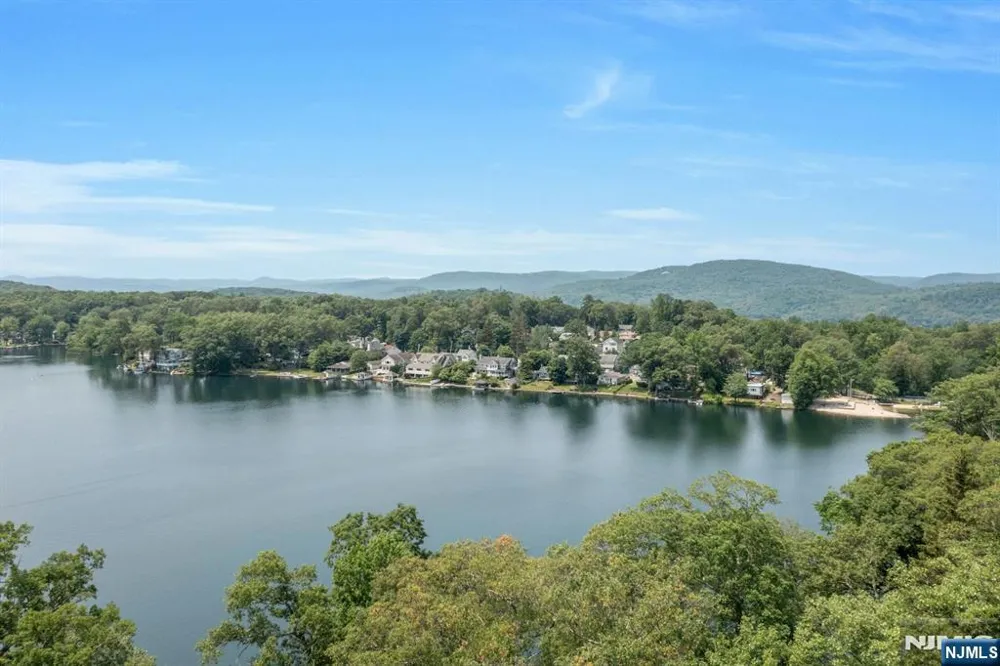 358 Lakeview Ringwood, NJ 07456