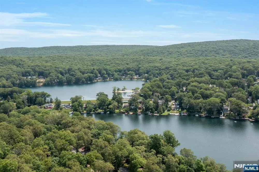 358 Lakeview Ringwood, NJ 07456
