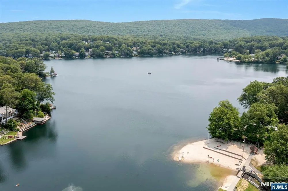 358 Lakeview Ringwood, NJ 07456