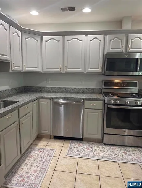 2125 Gunston Court