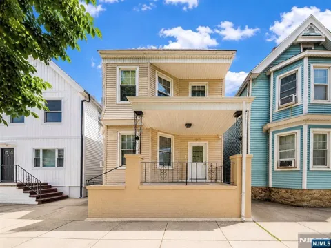 305 Ann Street 2