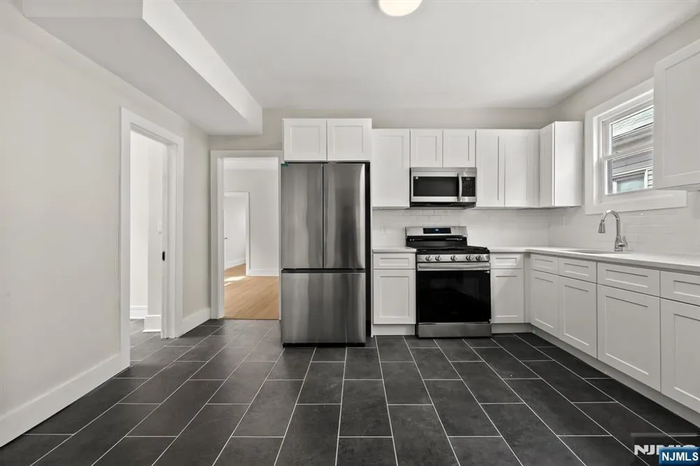 28 Riverside Place 2 Garfield, NJ 07026