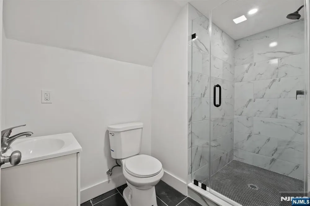 28 Riverside Place 2 Garfield, NJ 07026