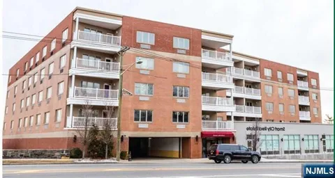 411 E Brinkerhoff Avenue 111