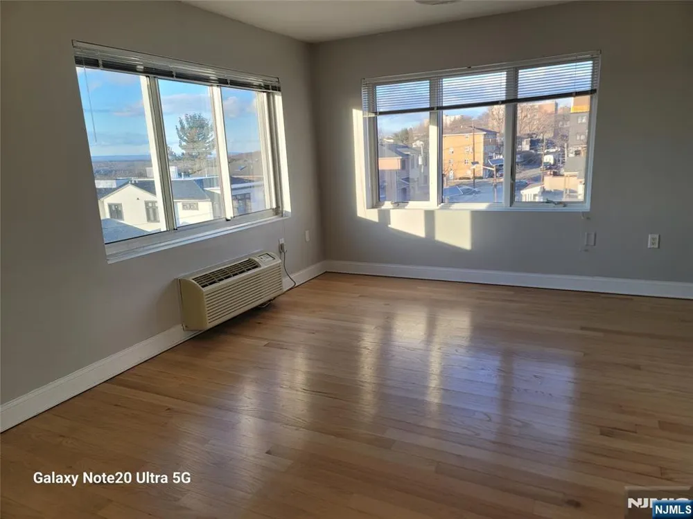 411 E Brinkerhoff Avenue 111 Palisades Park, NJ 07650