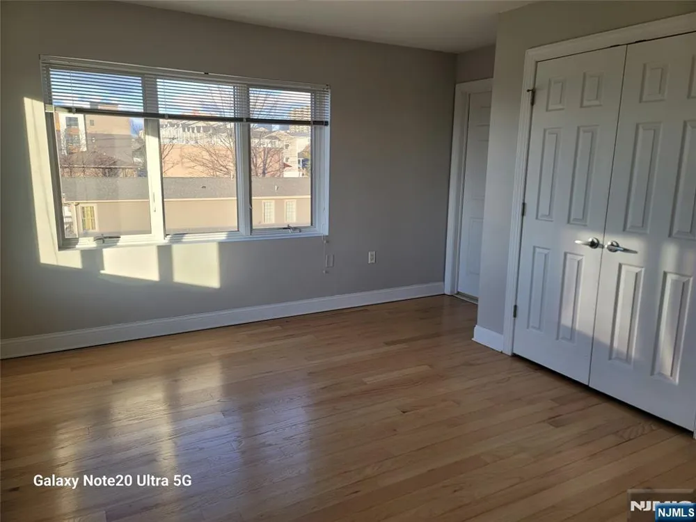 411 E Brinkerhoff Avenue 111 Palisades Park, NJ 07650