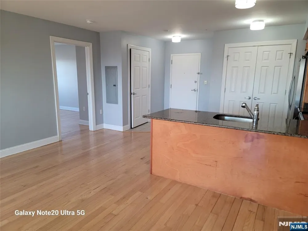 411 E Brinkerhoff Avenue 111 Palisades Park, NJ 07650