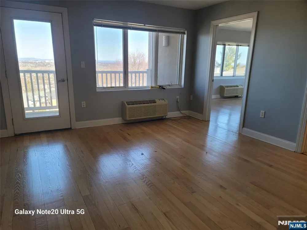 411 E Brinkerhoff Avenue 111 Palisades Park, NJ 07650
