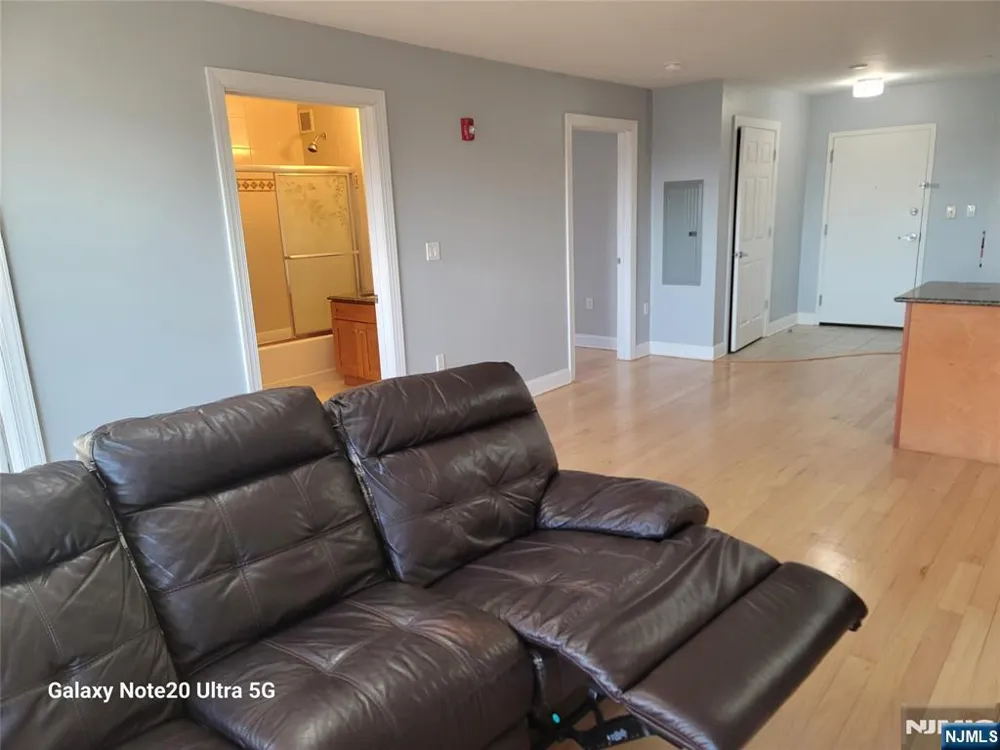 411 E Brinkerhoff Avenue 111 Palisades Park, NJ 07650