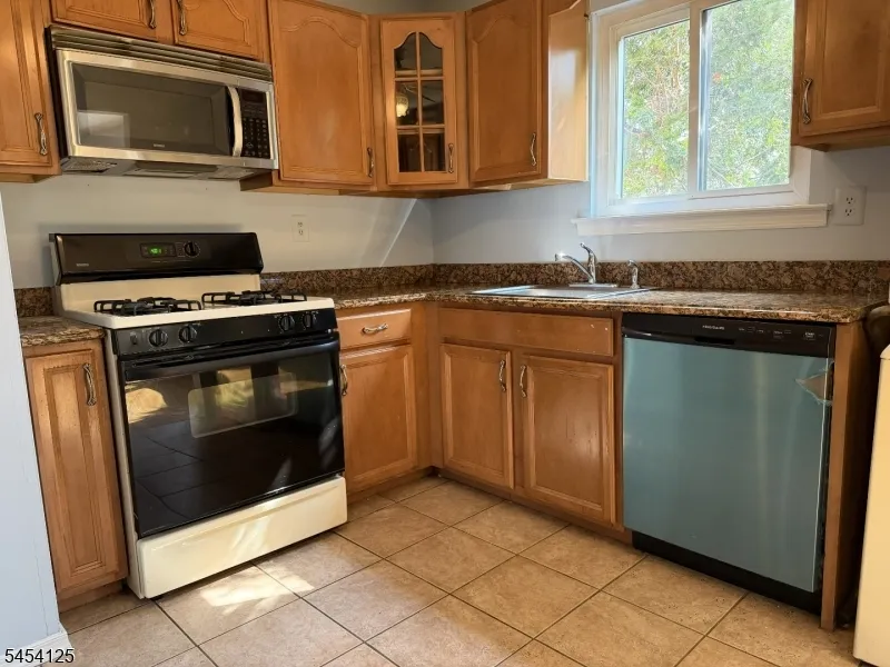 1105 N Oaks Blvd North Brunswick, NJ 08902