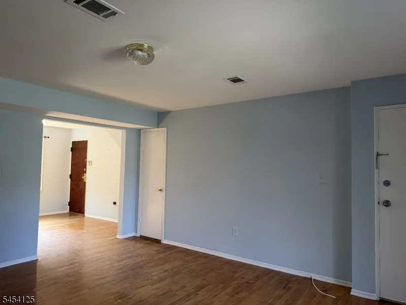 1105 N Oaks Blvd North Brunswick, NJ 08902