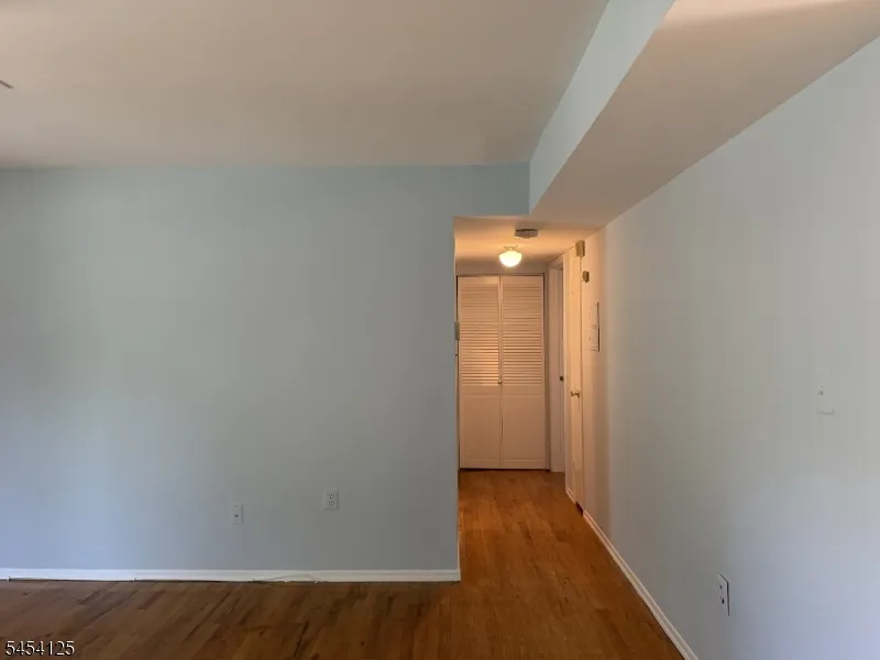1105 N Oaks Blvd North Brunswick, NJ 08902
