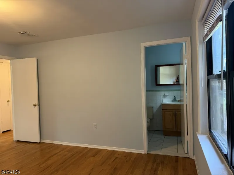 1105 N Oaks Blvd North Brunswick, NJ 08902