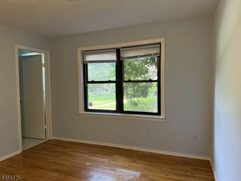 1105 N Oaks Blvd North Brunswick, NJ 08902