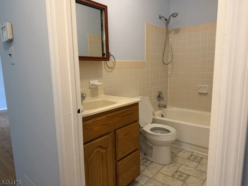 1105 N Oaks Blvd North Brunswick, NJ 08902