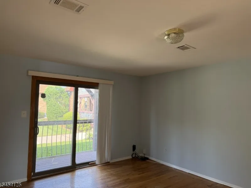 1105 N Oaks Blvd North Brunswick, NJ 08902