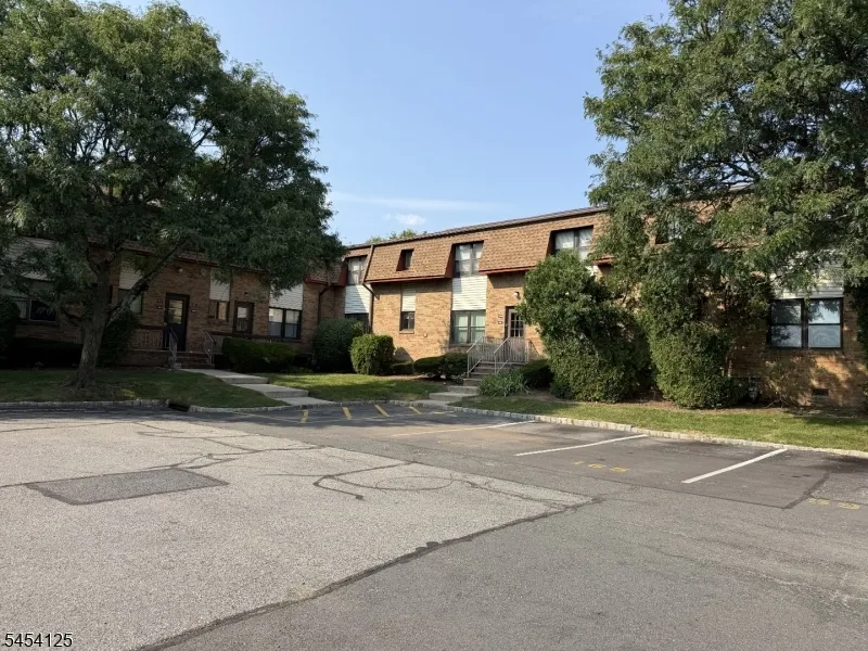 1105 N Oaks Blvd North Brunswick, NJ 08902