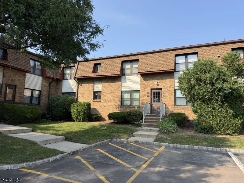 1105 N Oaks Blvd North Brunswick, NJ 08902
