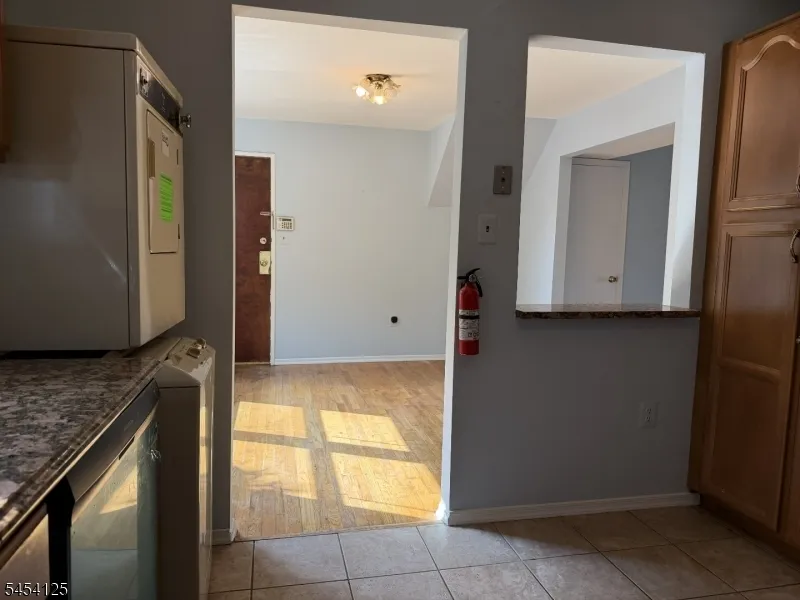 1105 N Oaks Blvd North Brunswick, NJ 08902