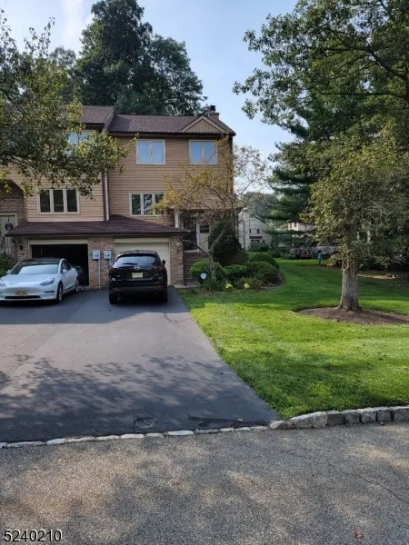 55 Stockton Ct